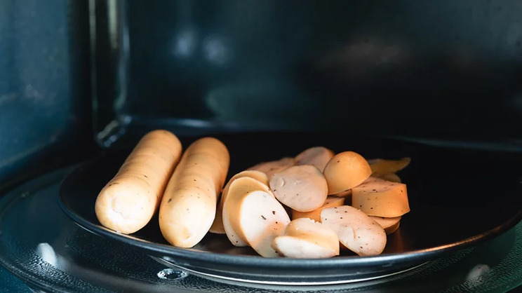 10-foods-you-should-never-put-in-your-microwave-1.jpg