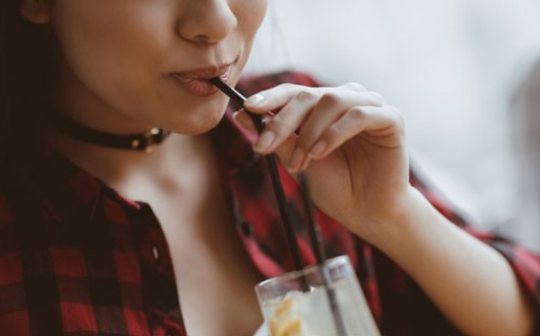 11-popular-foods-and-drinks-that-stain-your-teeth-14.jpg