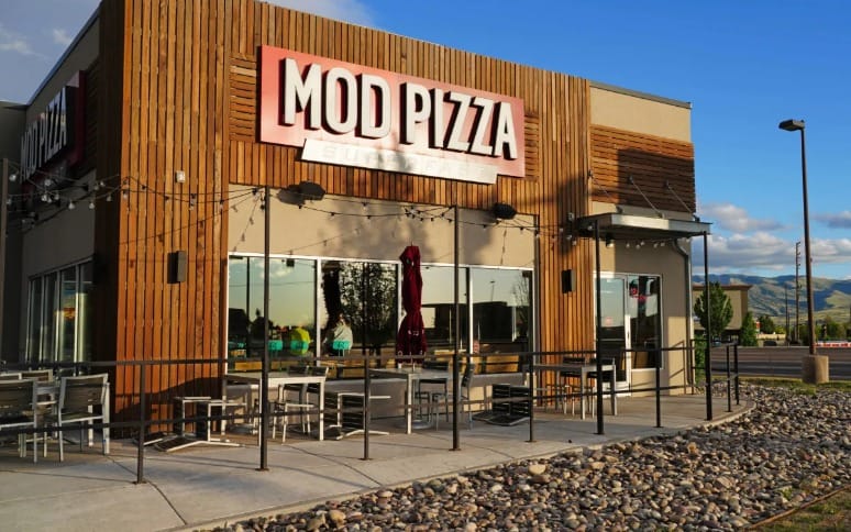 12-popular-chains-facing-more-shutdowns-in-2024-9.jpg