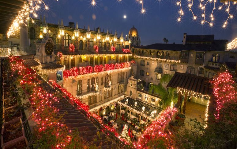 20-christmas-light-displays-you-cant-miss-across-the-us-2.jpg