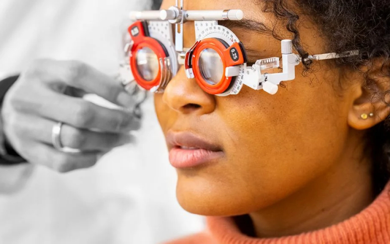 7-signs-you-may-have-cataracts-7.jpg