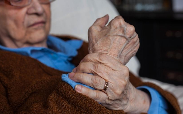 9-early-symptoms-of-parkinsons-disease-7.jpg