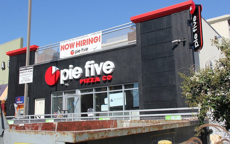 restaurant-chains-disappearing-in-2021-5.jpg